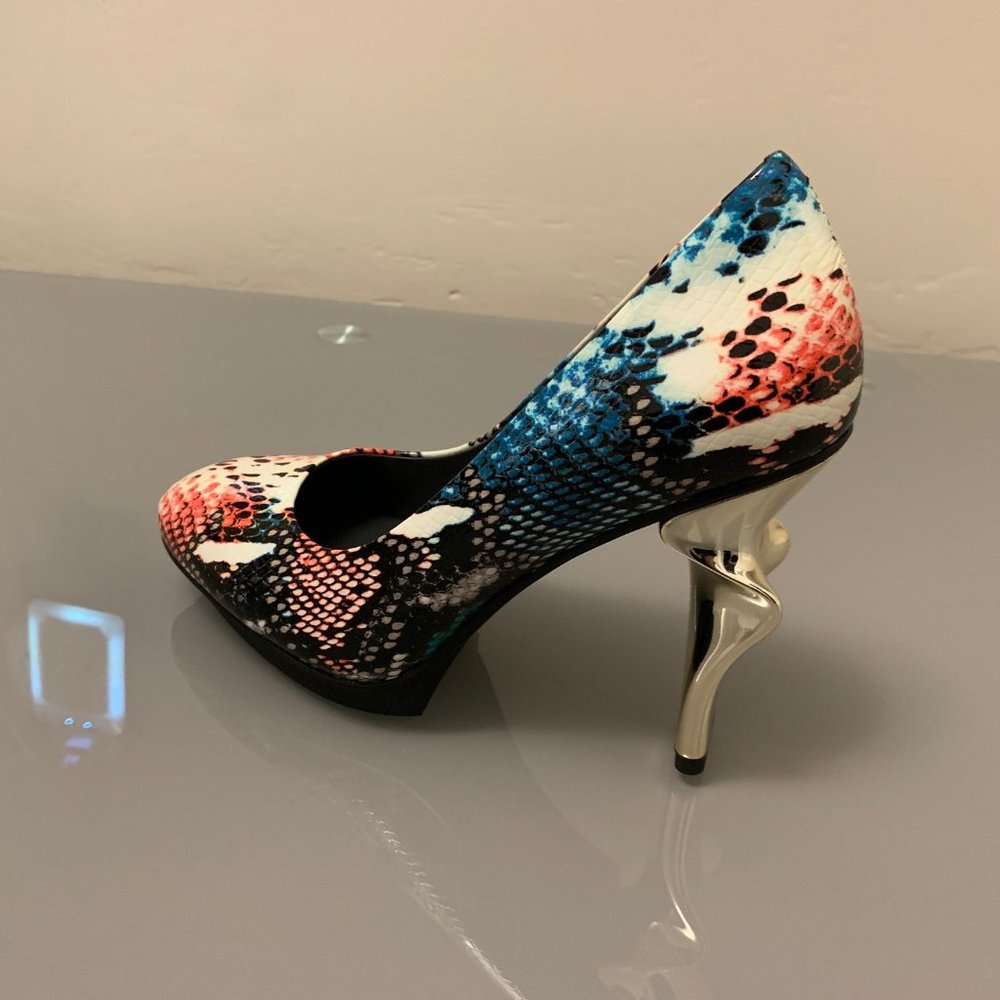 UN size 37 Pumps